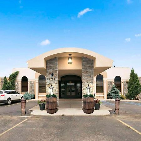 Revel Hotel Minot - Surestay Collection By Best Western Экстерьер фото