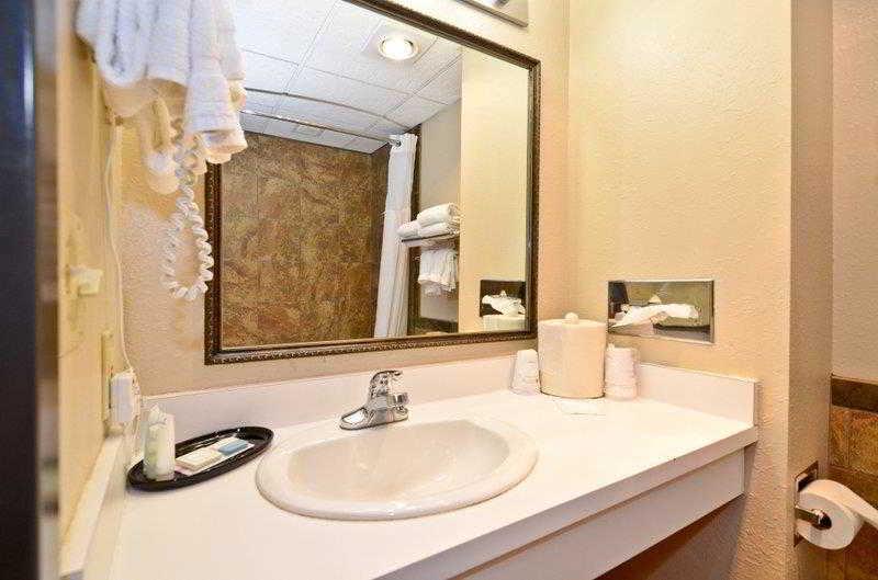 Revel Hotel Minot - Surestay Collection By Best Western Экстерьер фото