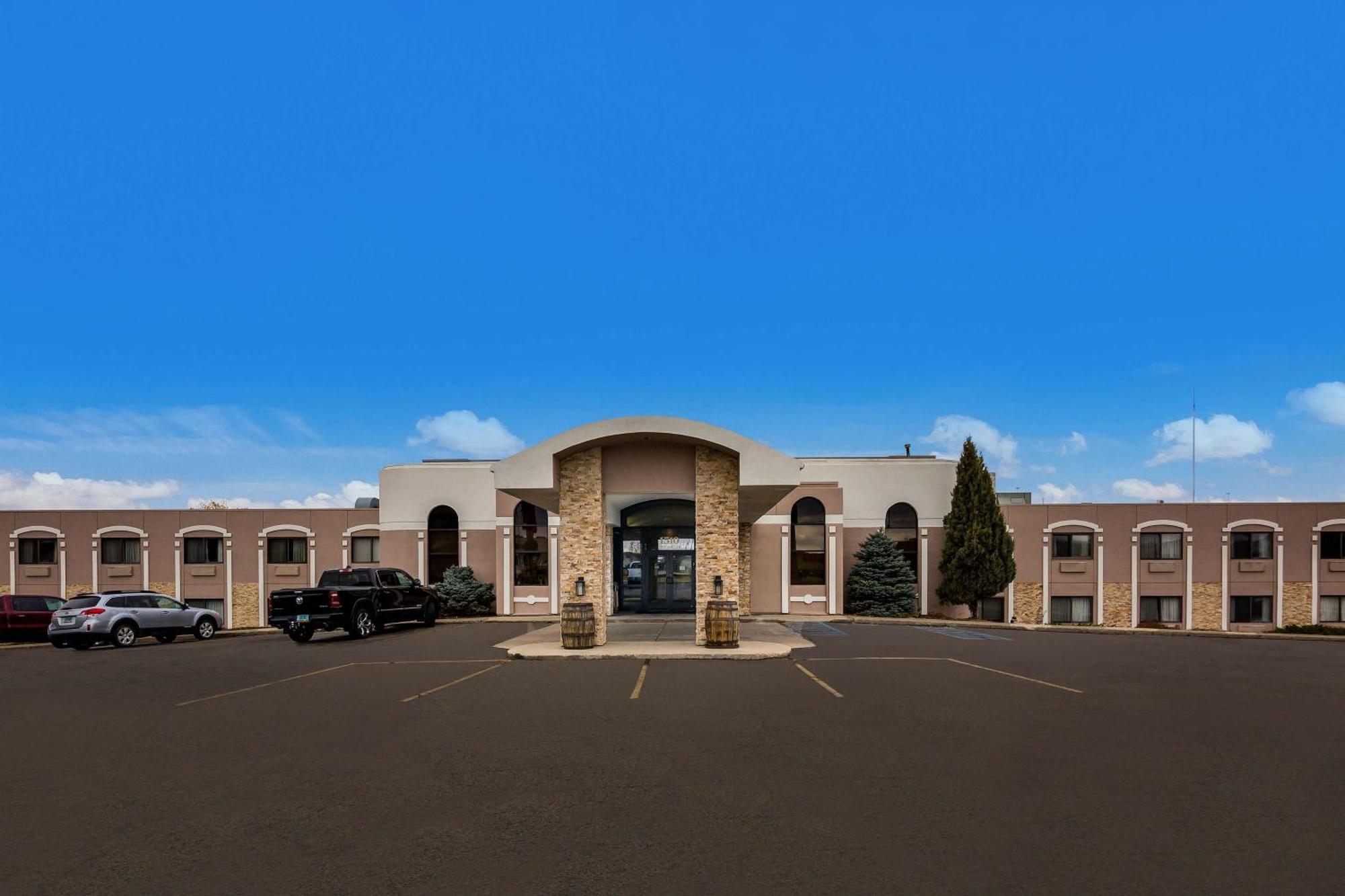 Revel Hotel Minot - Surestay Collection By Best Western Экстерьер фото