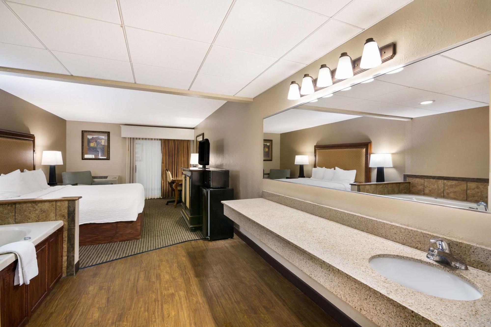 Revel Hotel Minot - Surestay Collection By Best Western Экстерьер фото