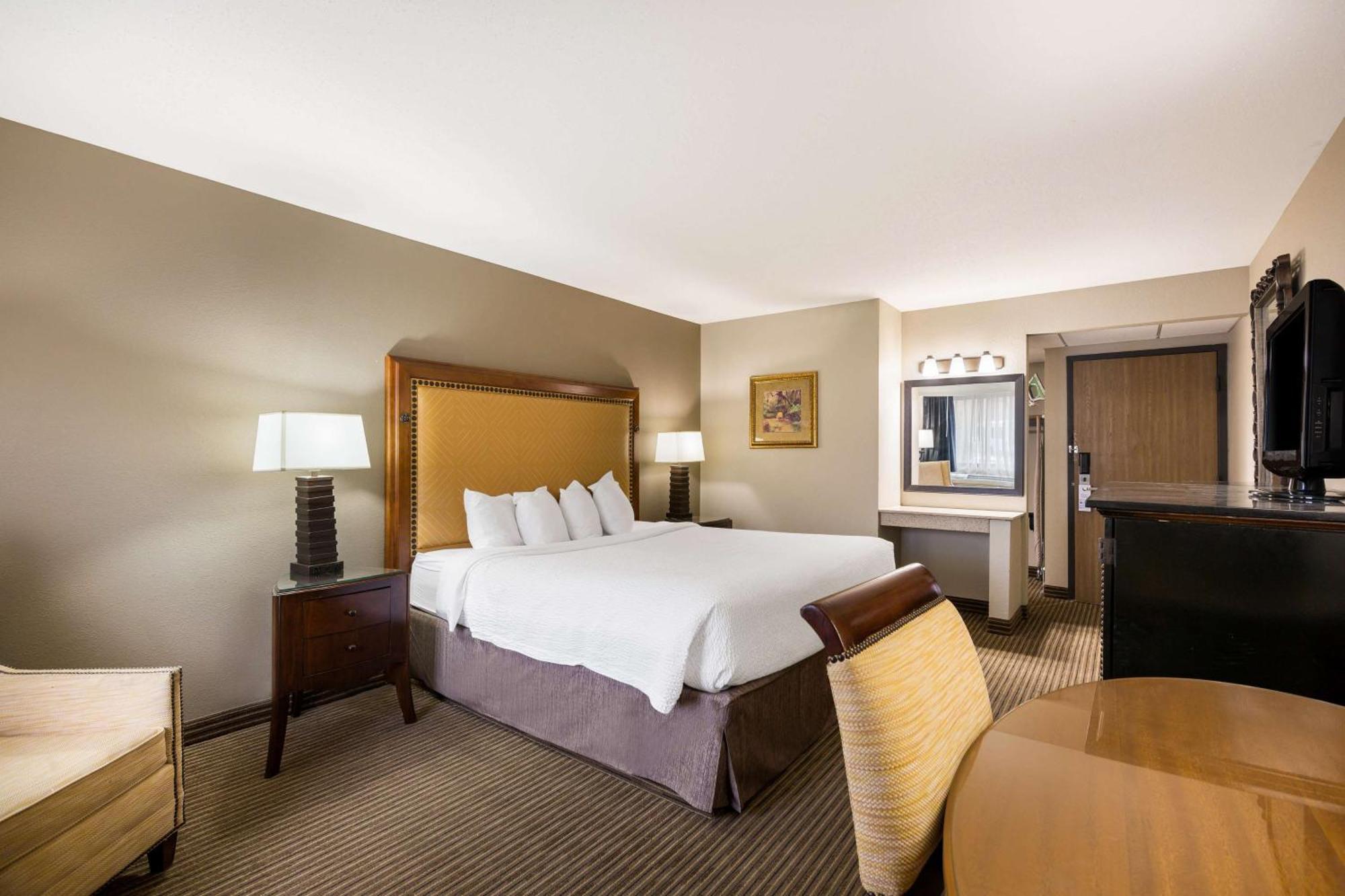 Revel Hotel Minot - Surestay Collection By Best Western Экстерьер фото