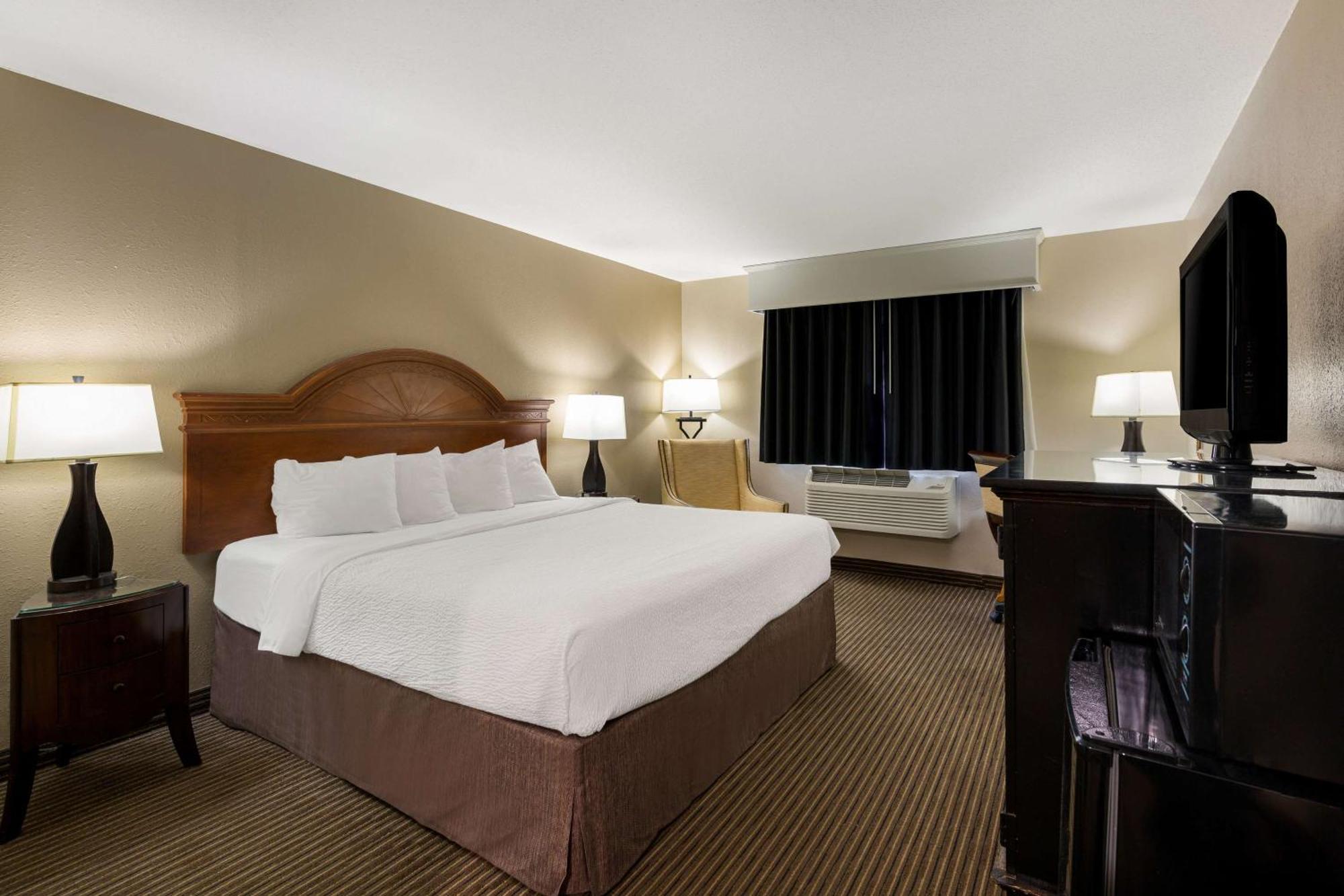 Revel Hotel Minot - Surestay Collection By Best Western Экстерьер фото
