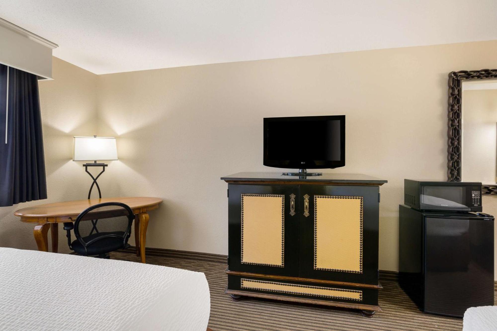 Revel Hotel Minot - Surestay Collection By Best Western Экстерьер фото