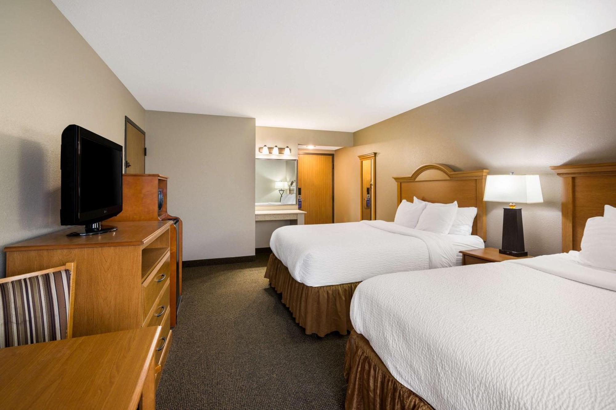 Revel Hotel Minot - Surestay Collection By Best Western Экстерьер фото