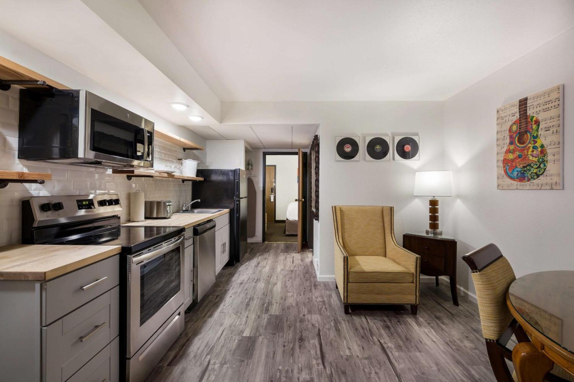 Revel Hotel Minot - Surestay Collection By Best Western Экстерьер фото